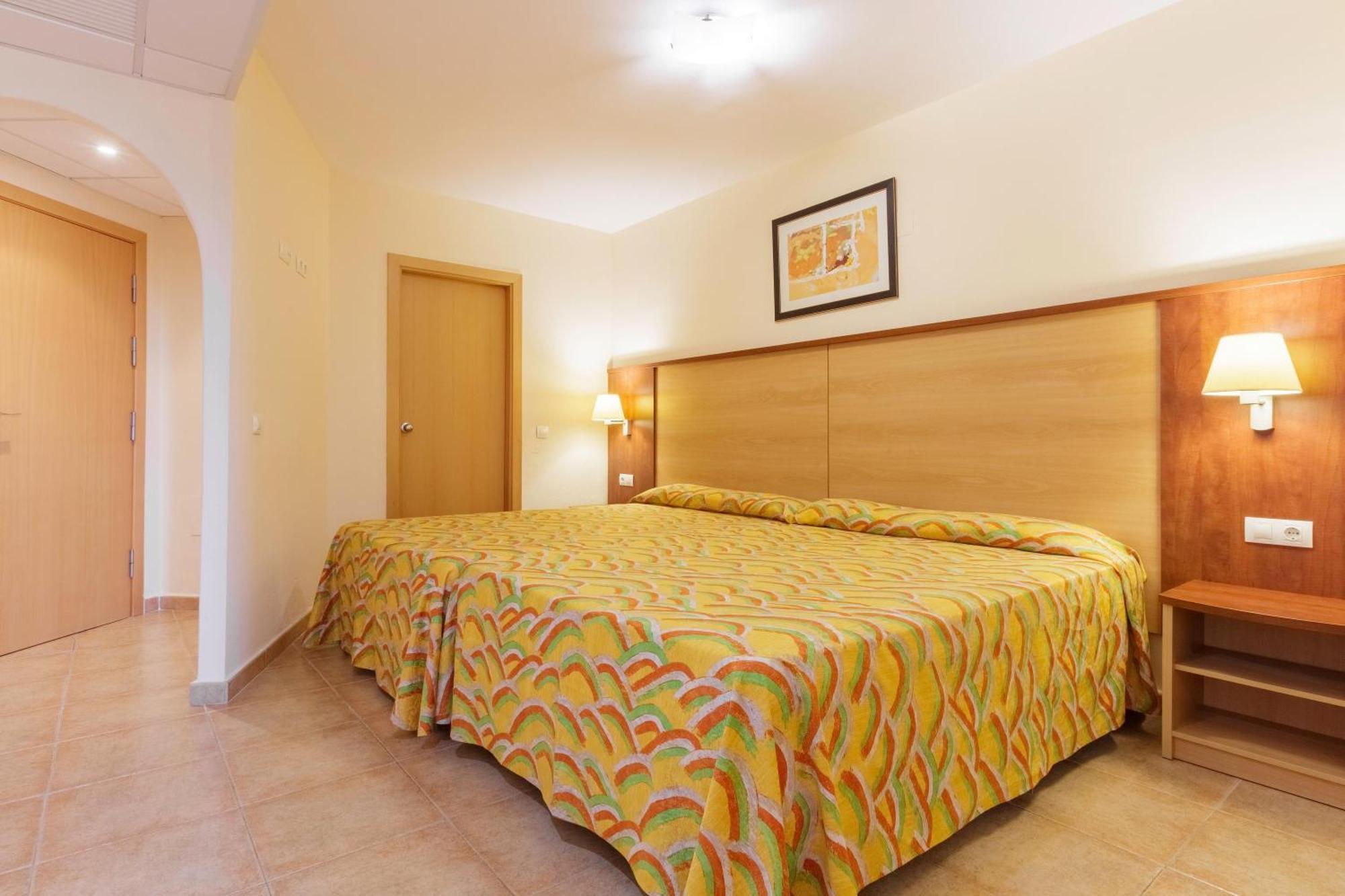 Apartamentos Best Alcazar Ла-Еррадура Екстер'єр фото