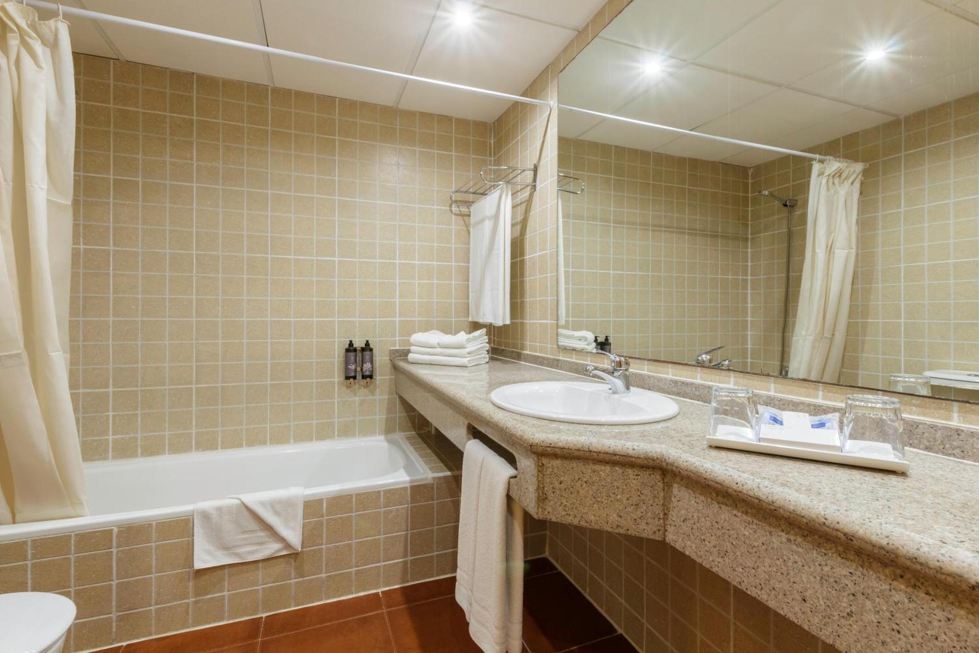 Apartamentos Best Alcazar Ла-Еррадура Екстер'єр фото