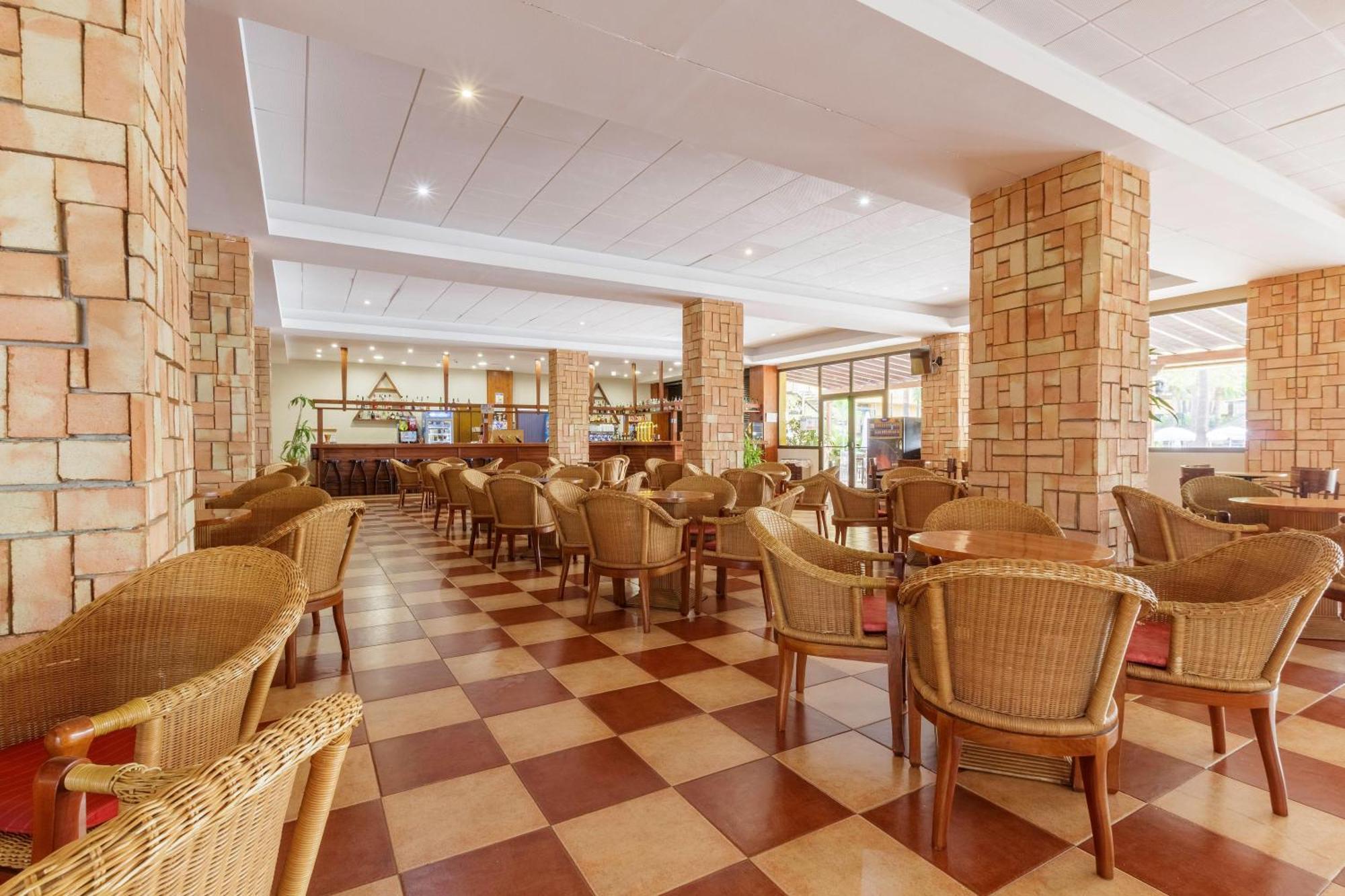 Apartamentos Best Alcazar Ла-Еррадура Екстер'єр фото